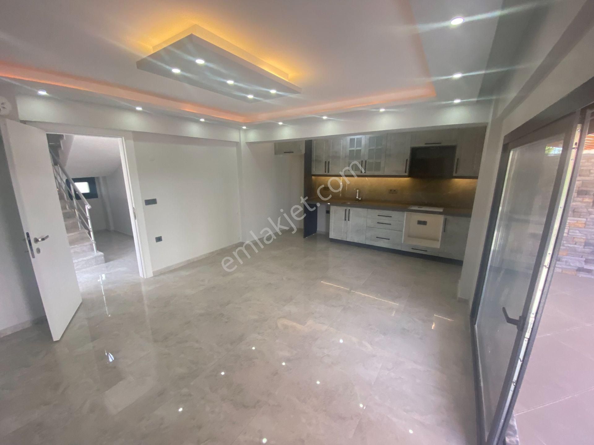 Dikili Güven Emlak'tan Cumhuriyet Mahallesinde Satılık 6+1 Villa - Görsel 12