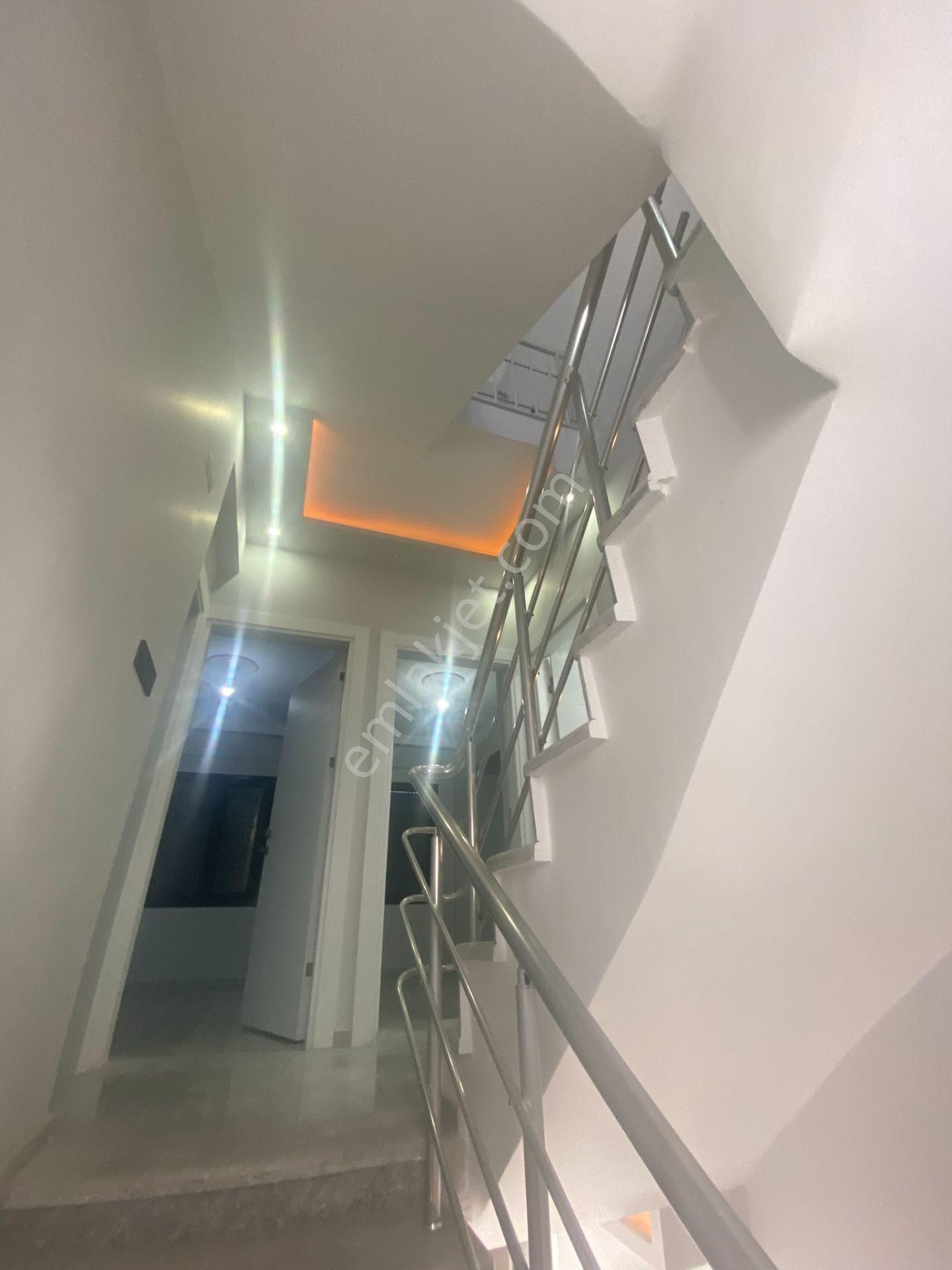 Dikili Güven Emlak'tan Cumhuriyet Mahallesinde Satılık 6+1 Villa - Görsel 18