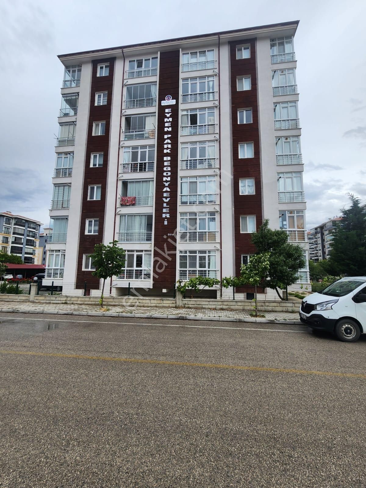Isparta merkez çünür mahallesi̇nde geni̇ş bakimli ki̇ralik dai̇re