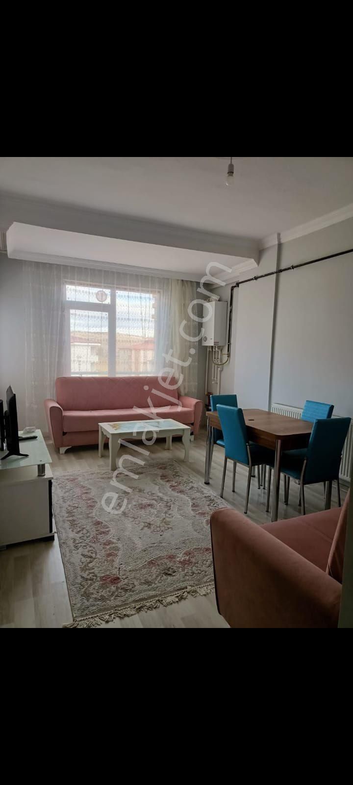 Kars Merkez Şehitler Kiralık Daire ALTIN EMLAKTAN 1+1 EŞYALI ABONELİK AÇIK GÜNEY VE YOL CEPHE MEMUR BİNASI BAKIMLI DAİRE