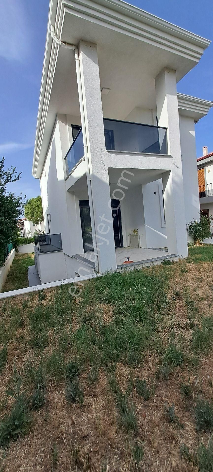 Burhaniye Pelitköy Satılık Villa pelitköy  sahilinde satılık  villa 