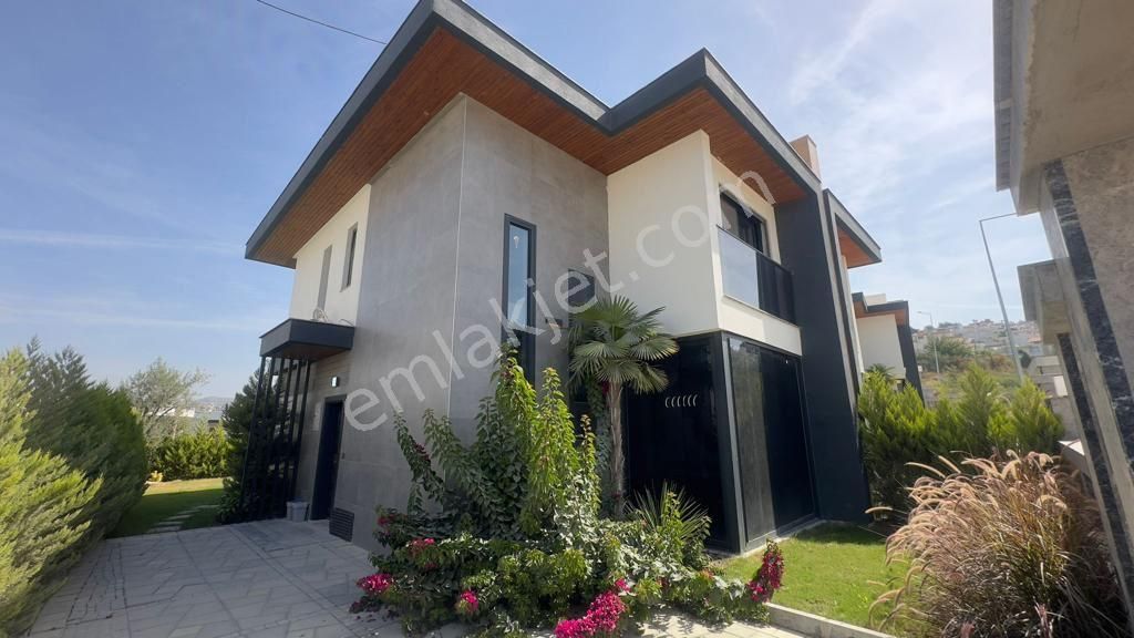 Kuşadası Karaova Satılık Villa Avm Bölgesinde İkiz Ve Müstakil Seçenekli Sıfır Villalar..