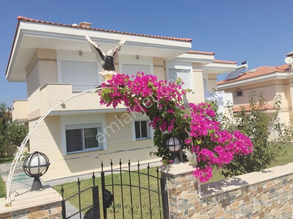 Çeşme Şifne Kiralık Villa  Şifne de 5 oda 3 banyo kapalı garaj klimalı tek müstakil villa