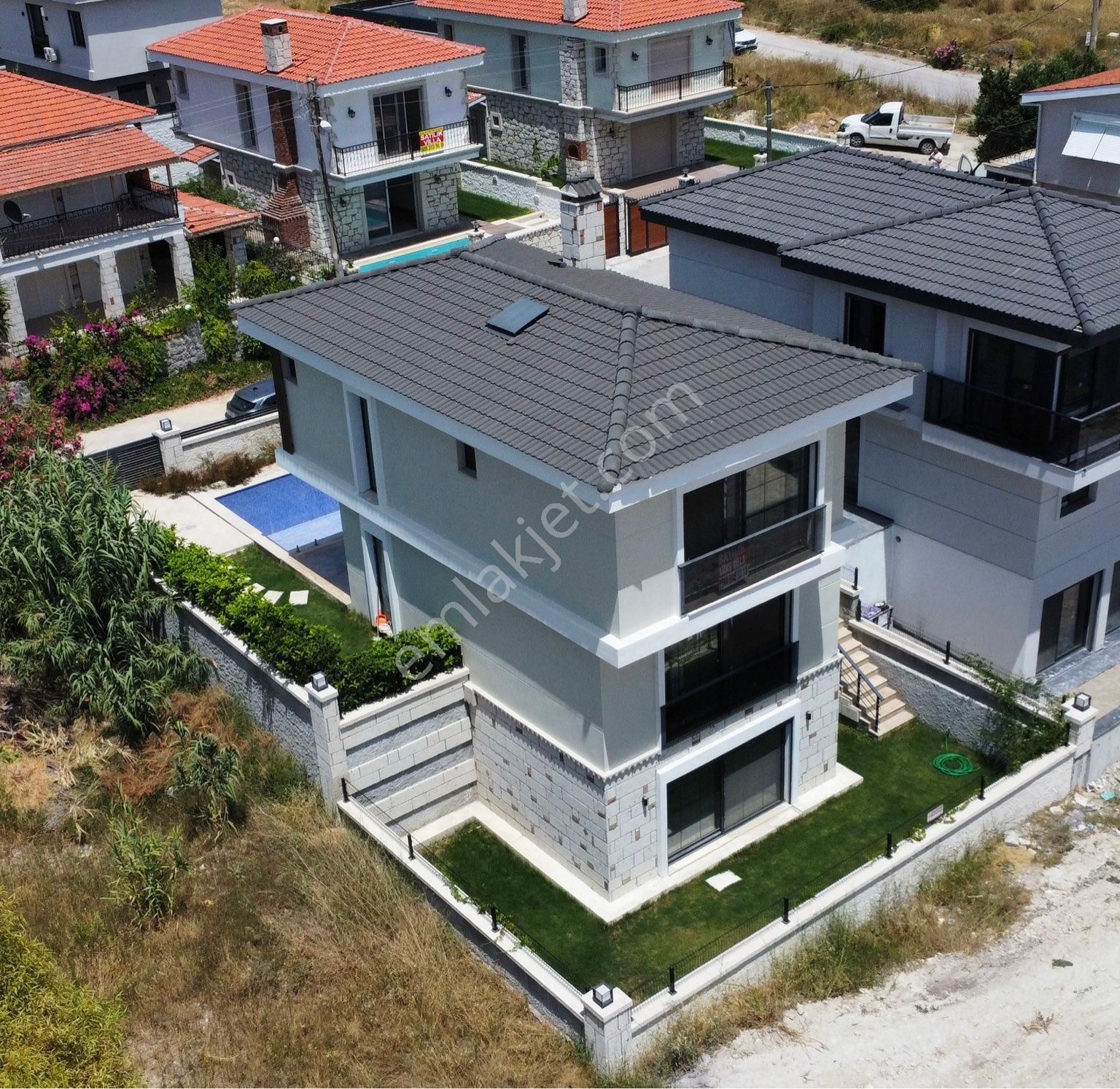 Çeşme Şifne Satılık Villa VİMAX’DAN ÇEŞME ŞİFNEDE HAVUZLU LÜKS VİLLA