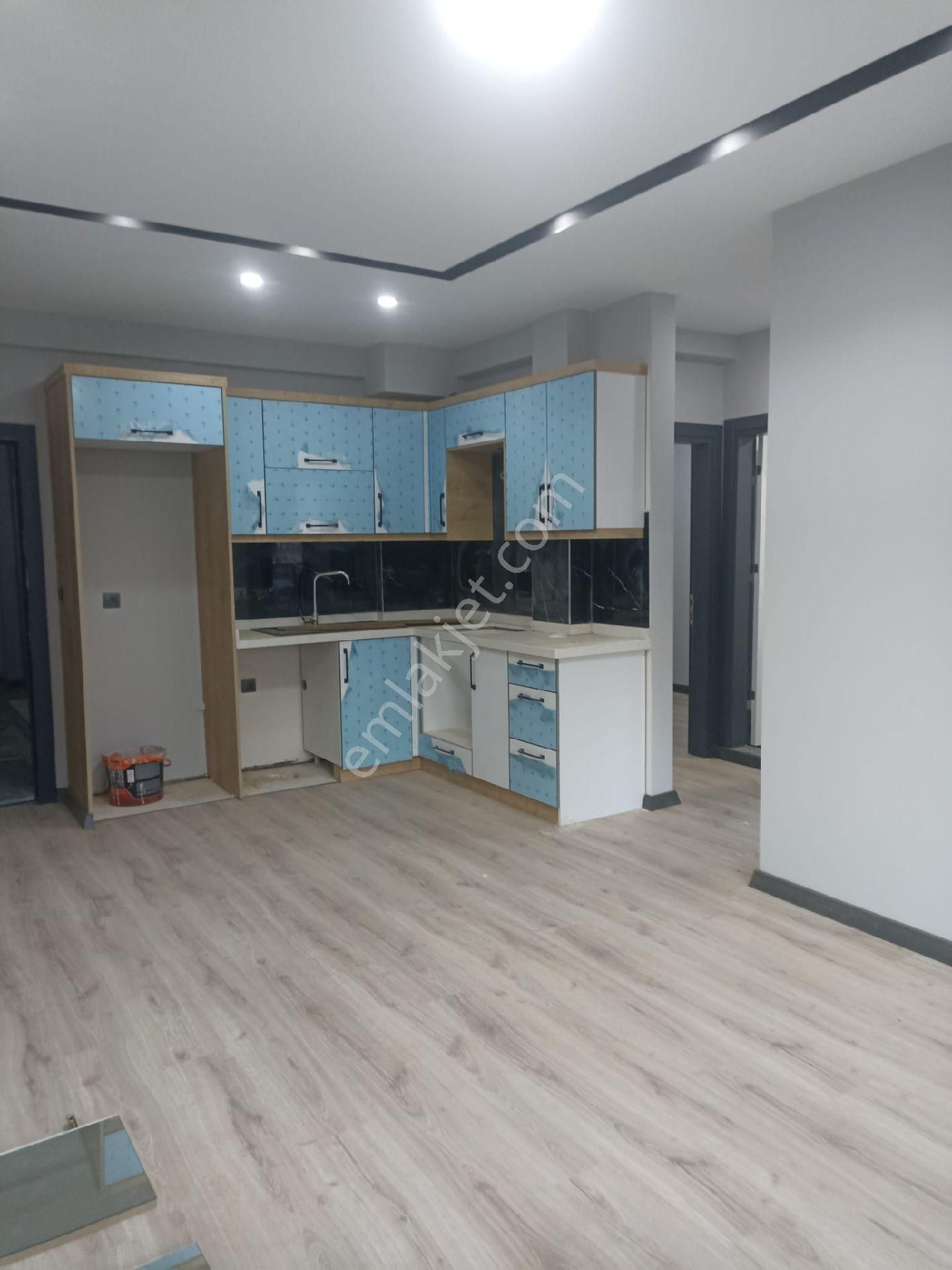 Kuşadası Davutlar Mahallesinde Satılık 2+1 Daire
