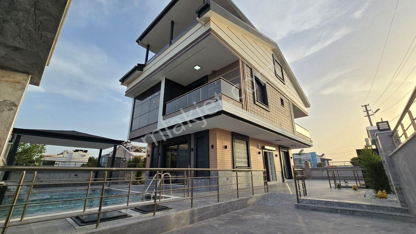 Didim Cumhuriyet Satılık Villa  Didim Altınkum plaja 1km mesafede satılık müstakil 5+1 ayrı mutfaklı villa 