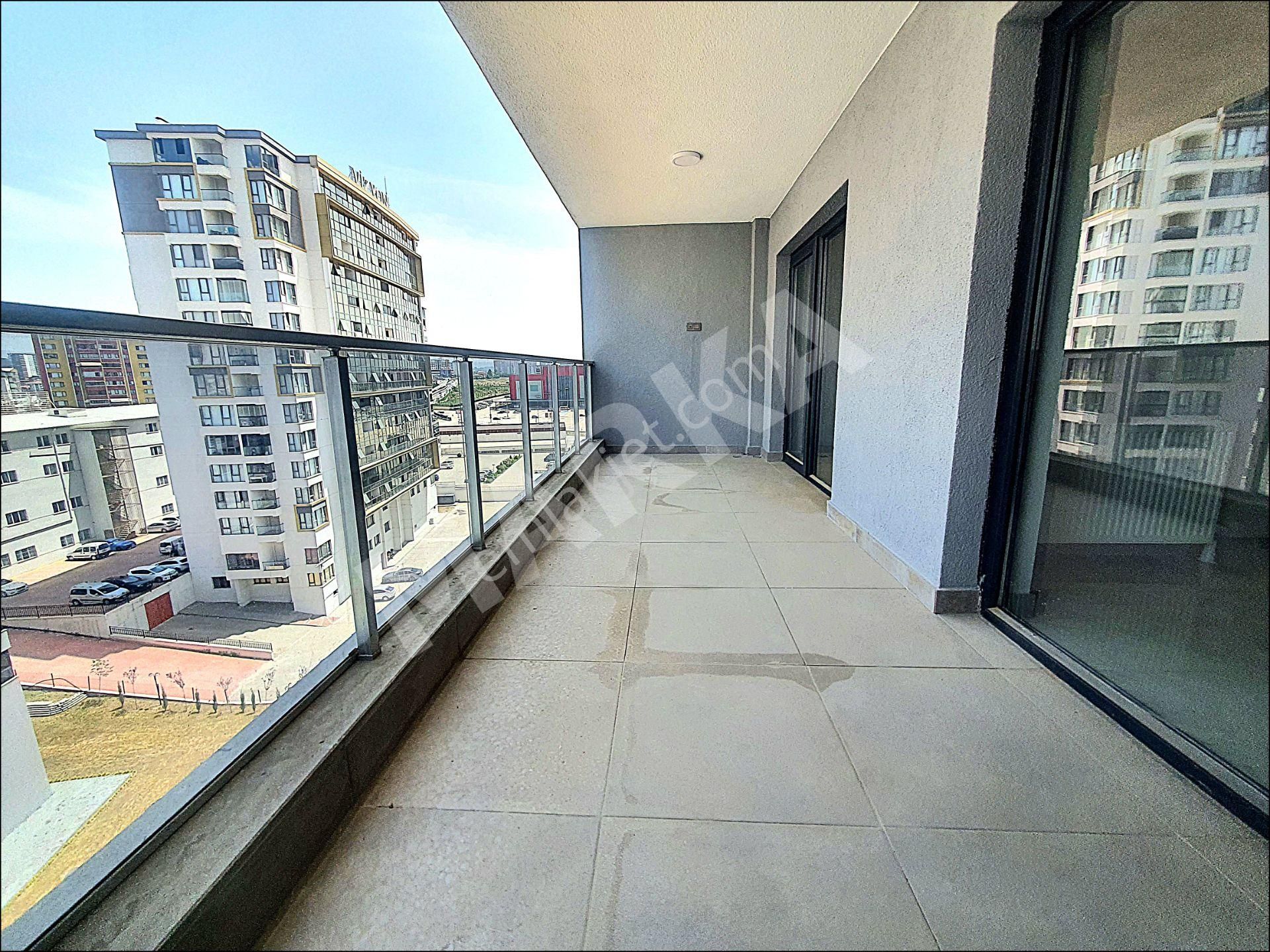 Eryaman'da sifir 2 bloklu si̇te i̇çi̇ oturuma hazir 4+1 satilik dai̇re /marka