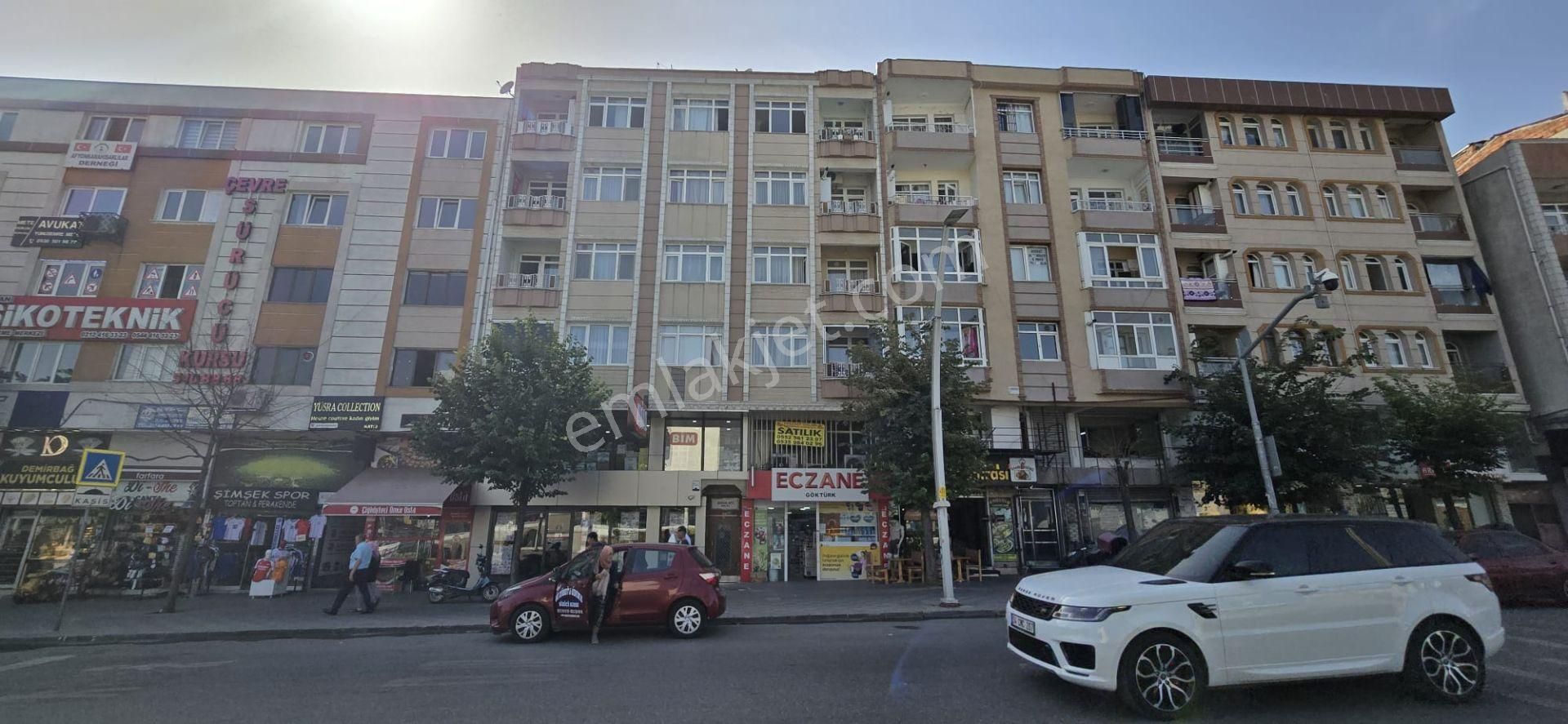 Zeytinburnu Veliefendi Satılık Daire  Velefendi Semiha Şakir Cadde Üstü Satılık 2+1 Teraslı Daire