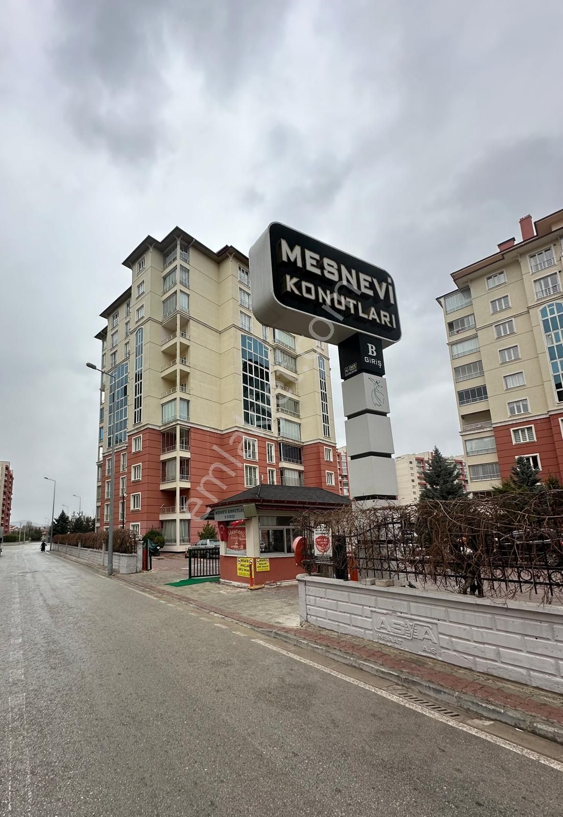 Meram Çaybaşı Satılık Daire  5+1 DUBLEKS 240 m2 SİTE İÇERİSİNDE (MESNEVİ KONUTLARI)