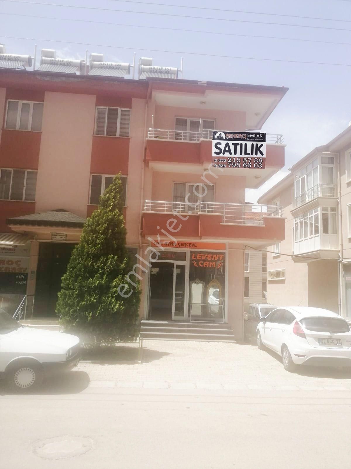 Afyonkarahisar Merkez Yenice Satılık Daire  ŞEKERCİ EMLAK'DAN YENİCE MAH. SATILIK 3+1 DAİRE