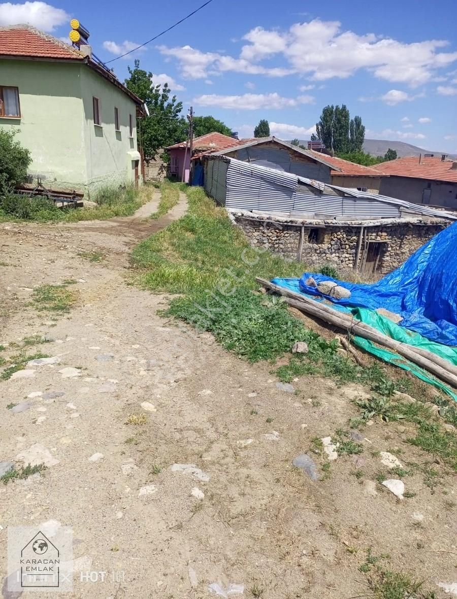 Divriği Güneyevler Köyü Satılık Konut İmarlı KÖY İÇERİSİNDE UYGUN FİYATA SATILIK ARSA