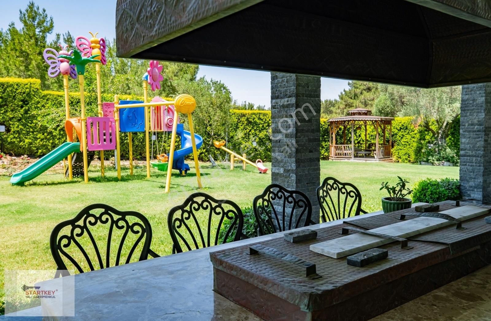 Urla İçmeler Satılık Villa Urla İçmelerde 4 Dönüm Eşyalı Satılık 3+1 Tam Müstakil Villa