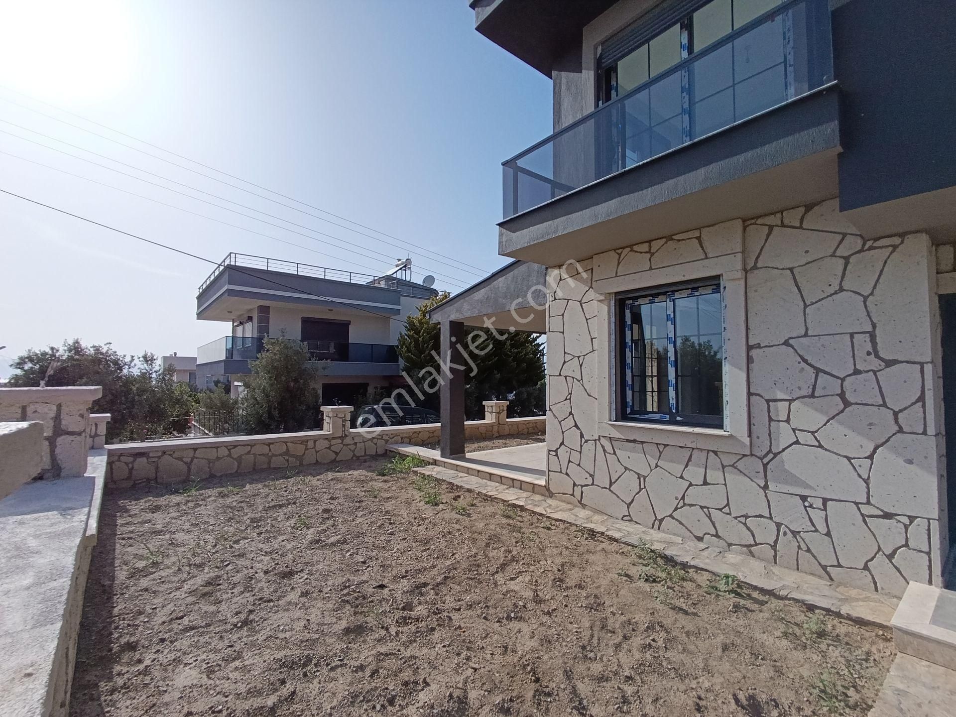 Seferihisar Elmastaş'ta 3+1, 160m2 Denize 450m2, Köşe Parsel Villa - Görsel 24