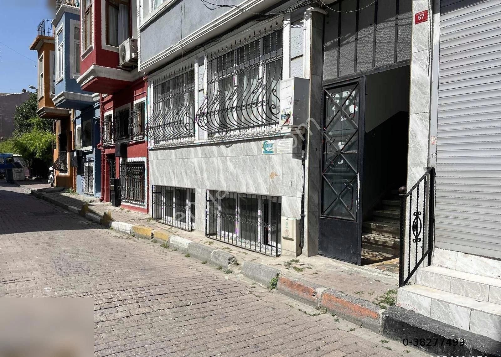 Fatih Ayvansaray Satılık Daire Fatih balat Mahallesi'nde satılık Yarı bodrum daire