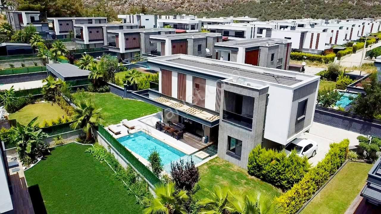 Kuşadası Yavansu Satılık Villa  Kuşadasında 500 m2 Arsa İçinde Özel Havuzlu Müstakil Villa