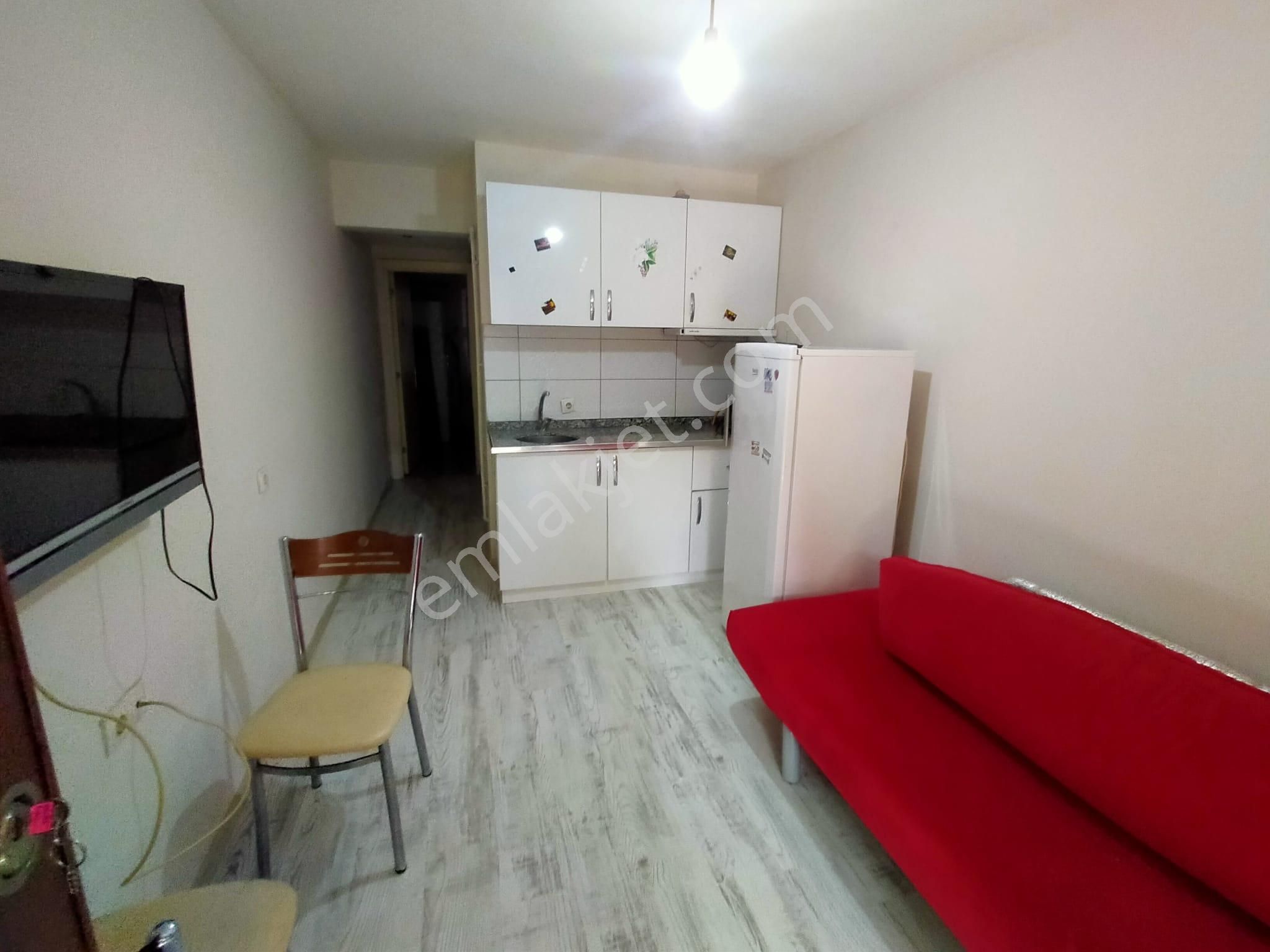 Ender uysal gayri̇menkulden si̇teler de eşyali 1+1 ki̇ralik bahçe kati apart..