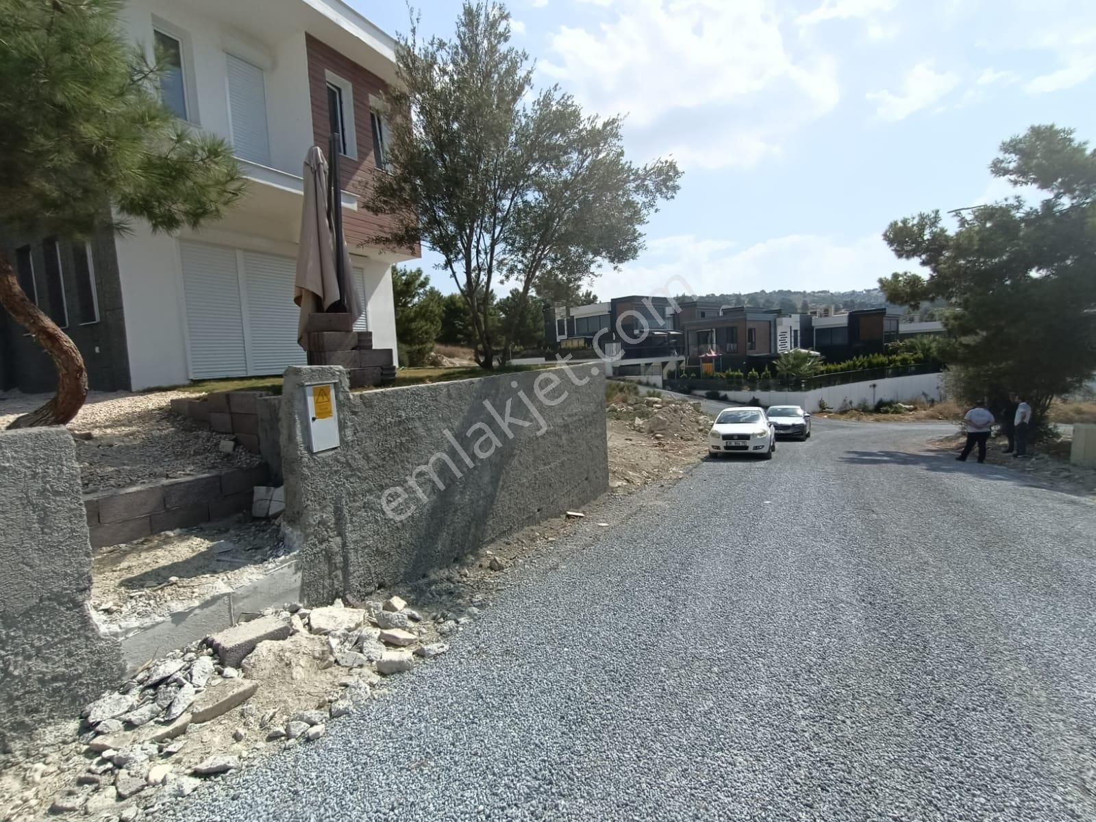 Kuşadası Soğucak Satılık Villa İmarlı  deniz manzaralı bahçeli dubleks projeli satılık arsa