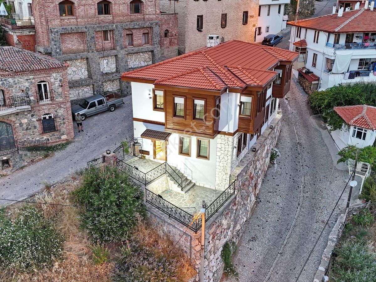 Edremit Altınoluk Satılık Villa Altınoluk Satılık Sıfır Villa / Deniz Manzaralı / Özel Tasarım / Merkezde