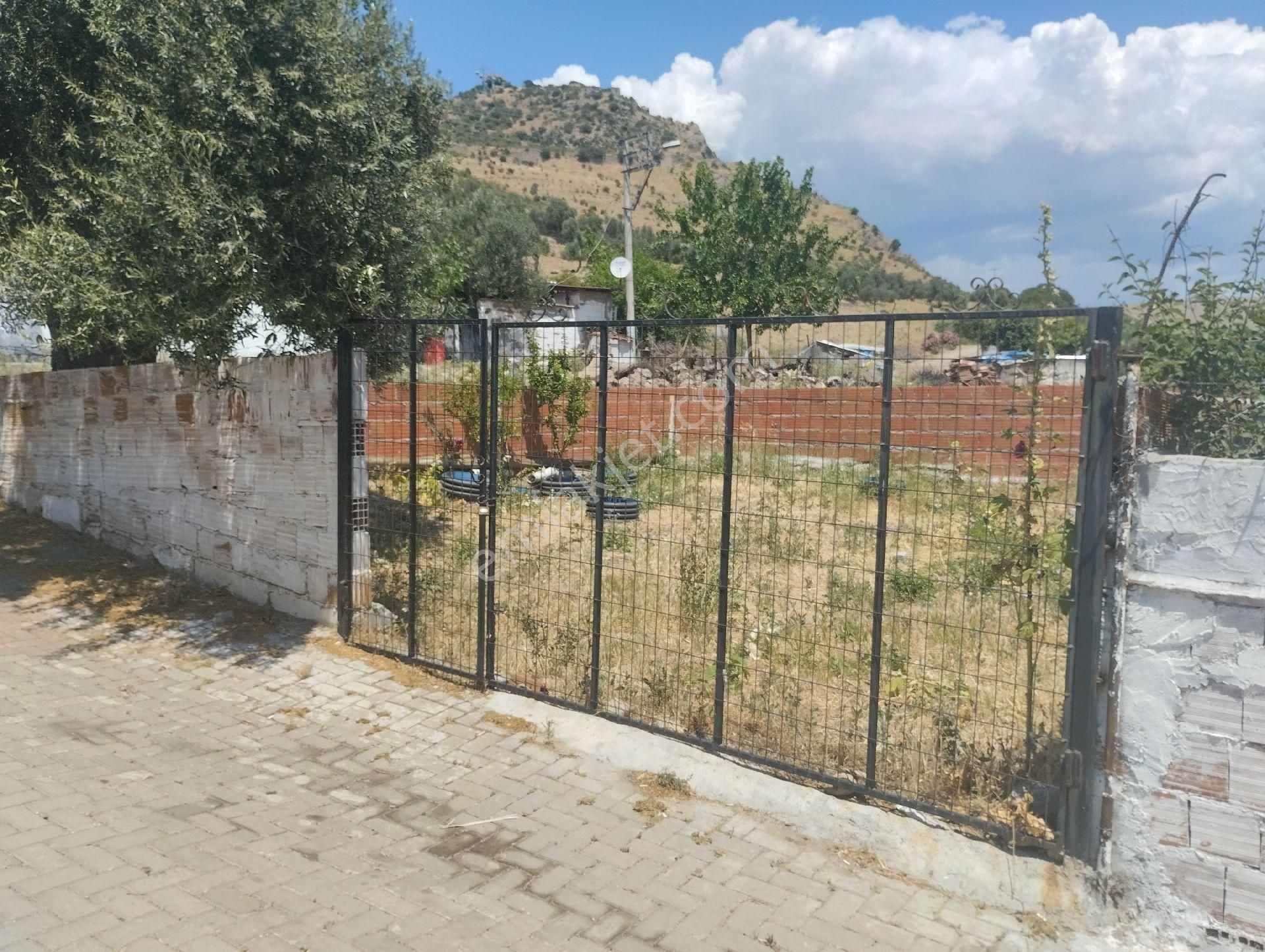 İzmir Bergama Satılık Sit Alanı bergama içi hobi bahçesi