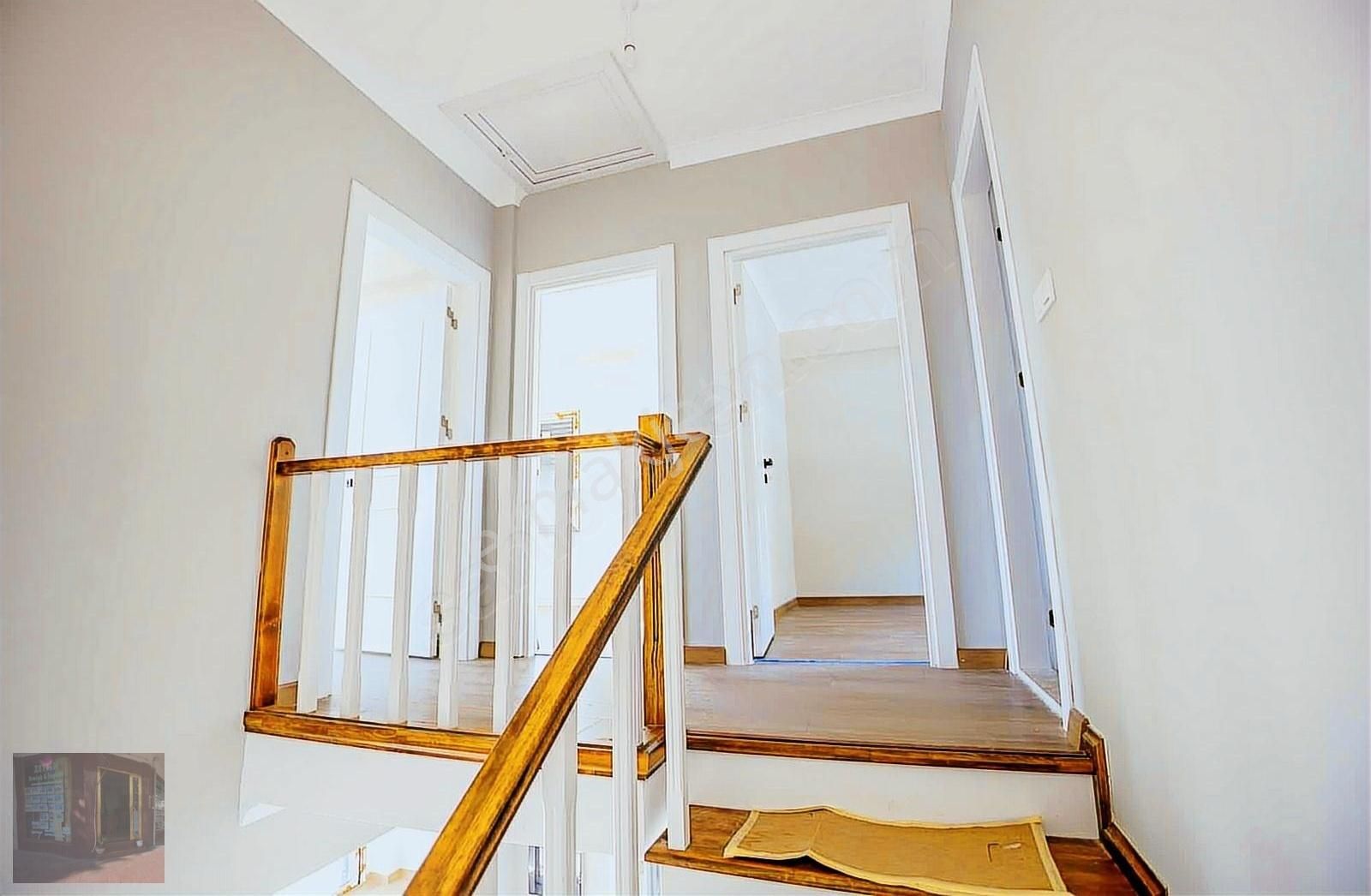 Güçlü Kardeşler Güre Merkezde Manzaralı 4+2 Lüks Trıblex Villa'r - Görsel 18