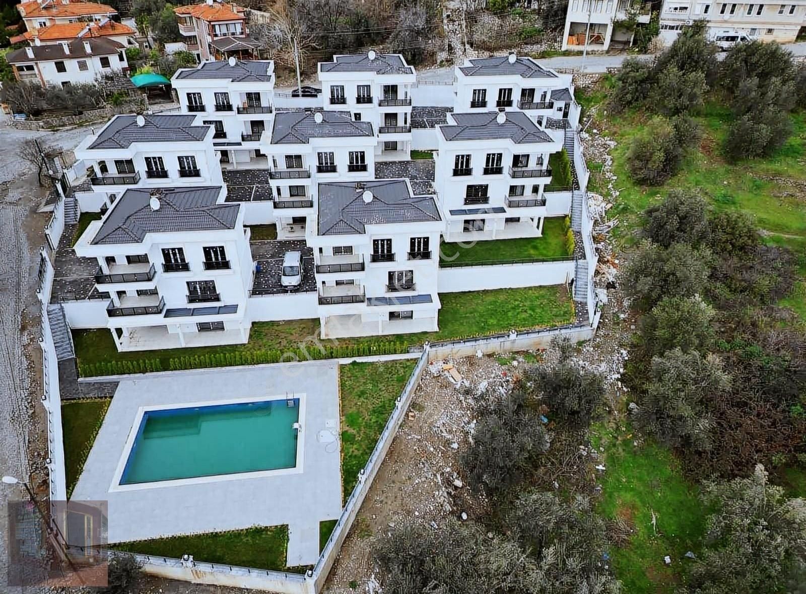 Ayvacık Küçükkuyu Bld. (Mıhlı) Satılık Villa GÜÇLÜ KARDEŞLER HAVUZLU SİTEDE DENİZ MANZARALI 4+2 LÜKS VİLLALAR