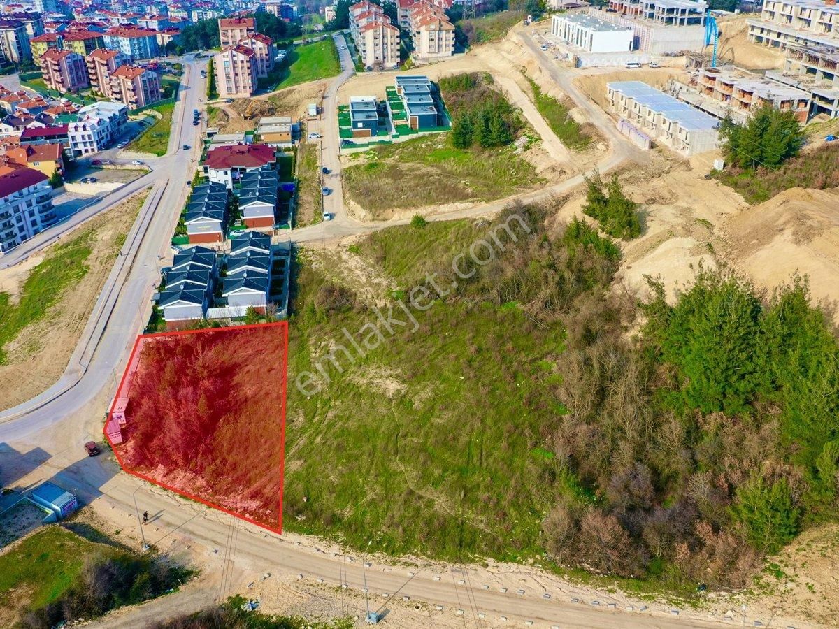 Nilüfer Demirci Satılık Villa İmarlı REMAX AREA'DAN DEMİRCİ'DE SATILIK KÖŞE ARSASATILIK 634 M2 HİSSE