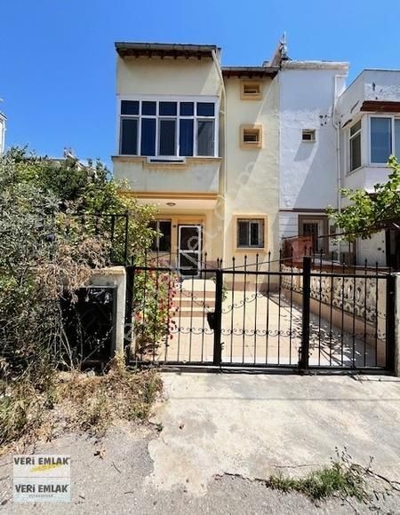 Seferihisar Tepecik Satılık Yazlık Seferihisar Akarca Bölgesinde, Gündenay Cafe Yakınında villa