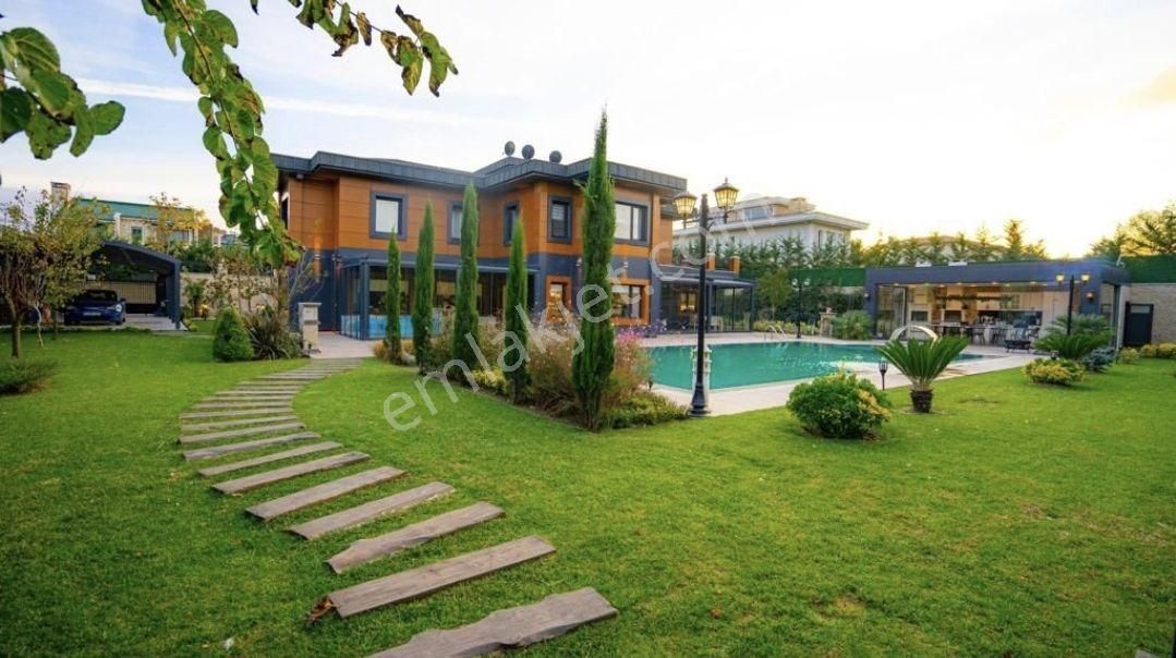 Büyükçekmece Türkoba Satılık Villa Büyükçekmece Tepekent sitesi 2000 metre arsa full bitmiş villa Hanım sauna kapalı otopark