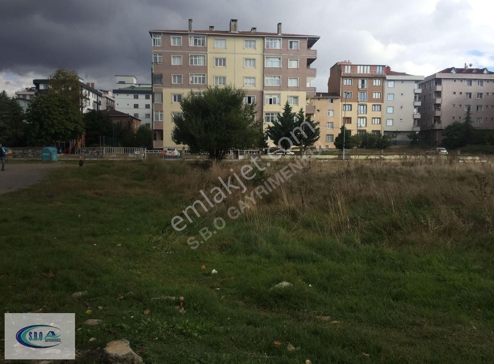 Samandıra Merkeze Yakın 550 M2 Köşe Bası Kıralık Arsa