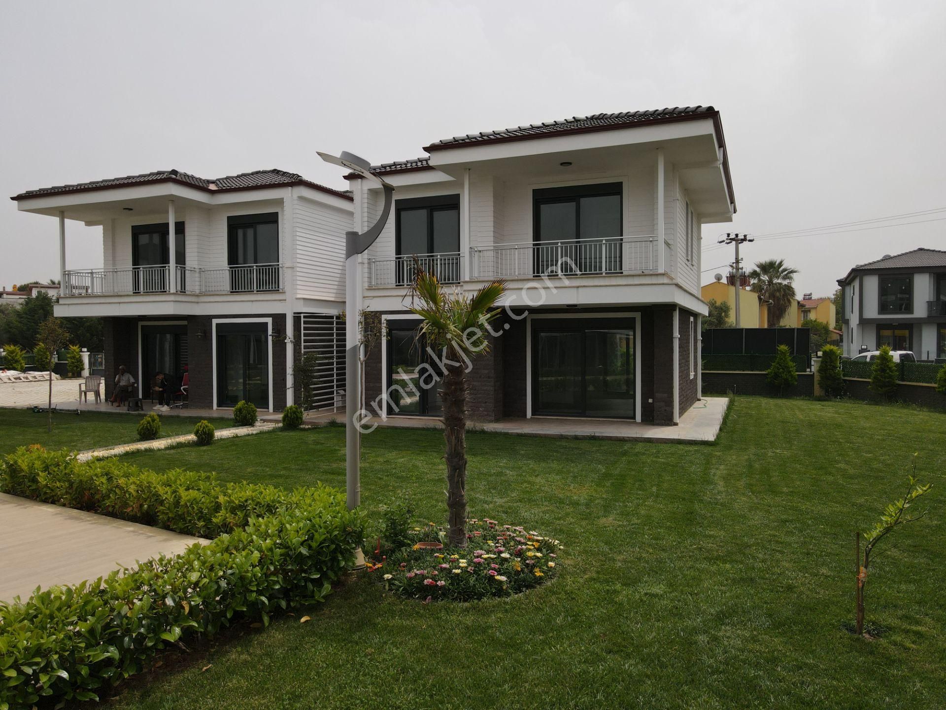 Burhaniye Pelitköy Satılık Villa  PELİTKÖY DE HUZURLU LÜKS YAŞAMIN MERKEZİNDE HAVUZLU 3+1 VİLLA