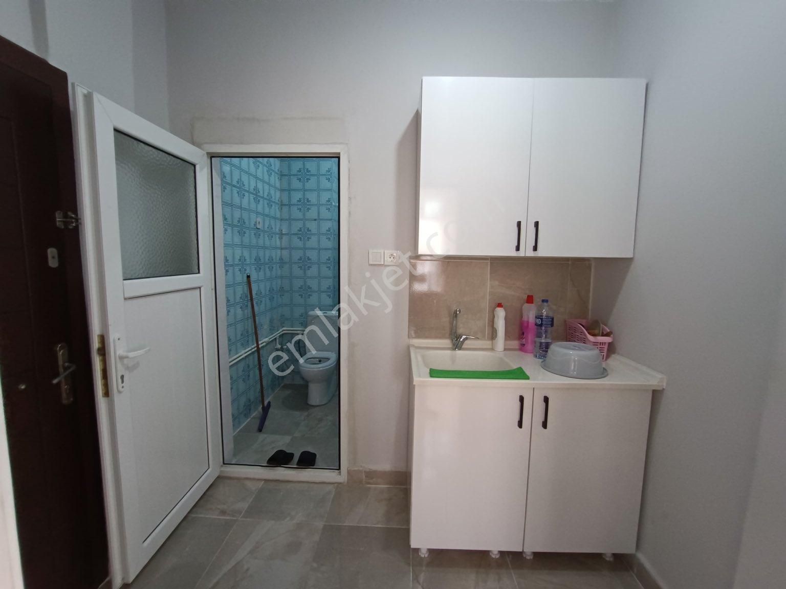 Bahçelievler Zafer Kiralık Daire 1 + 1 eşyalı Şirinevler meydanda konum olarak çok iyi çok uygun