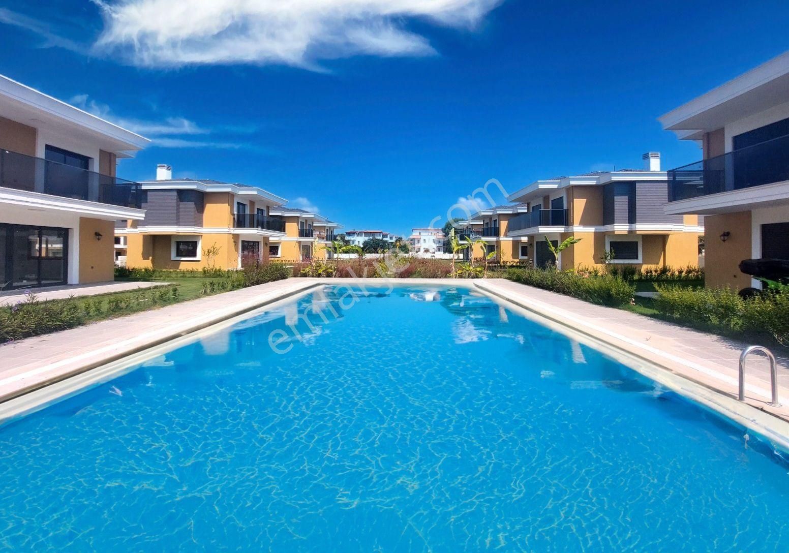 Kuşadası Davutlar Kiralık Villa plaja 400 metre yıllık kiralık müstakil villa 