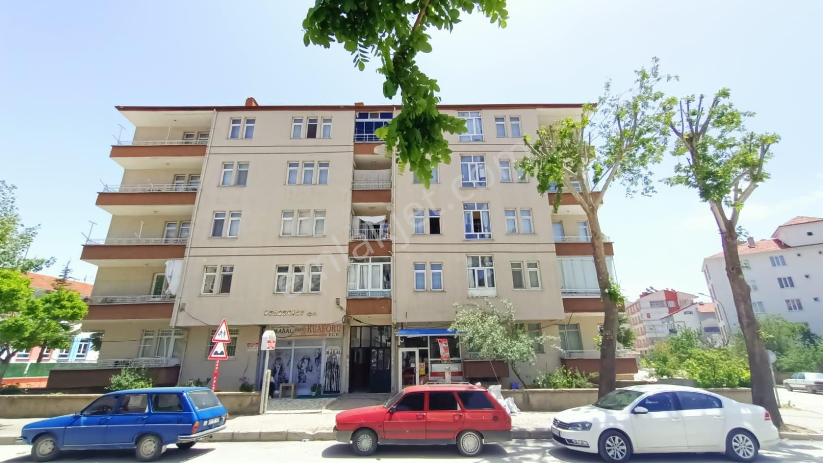 Akşehir Seyran Satılık Daire BİRİMDEN SATILIK SEYRAN MAHALLESİNDE BAKIMLI ARAKAT CADDE ÜZERİNDE DAİRE