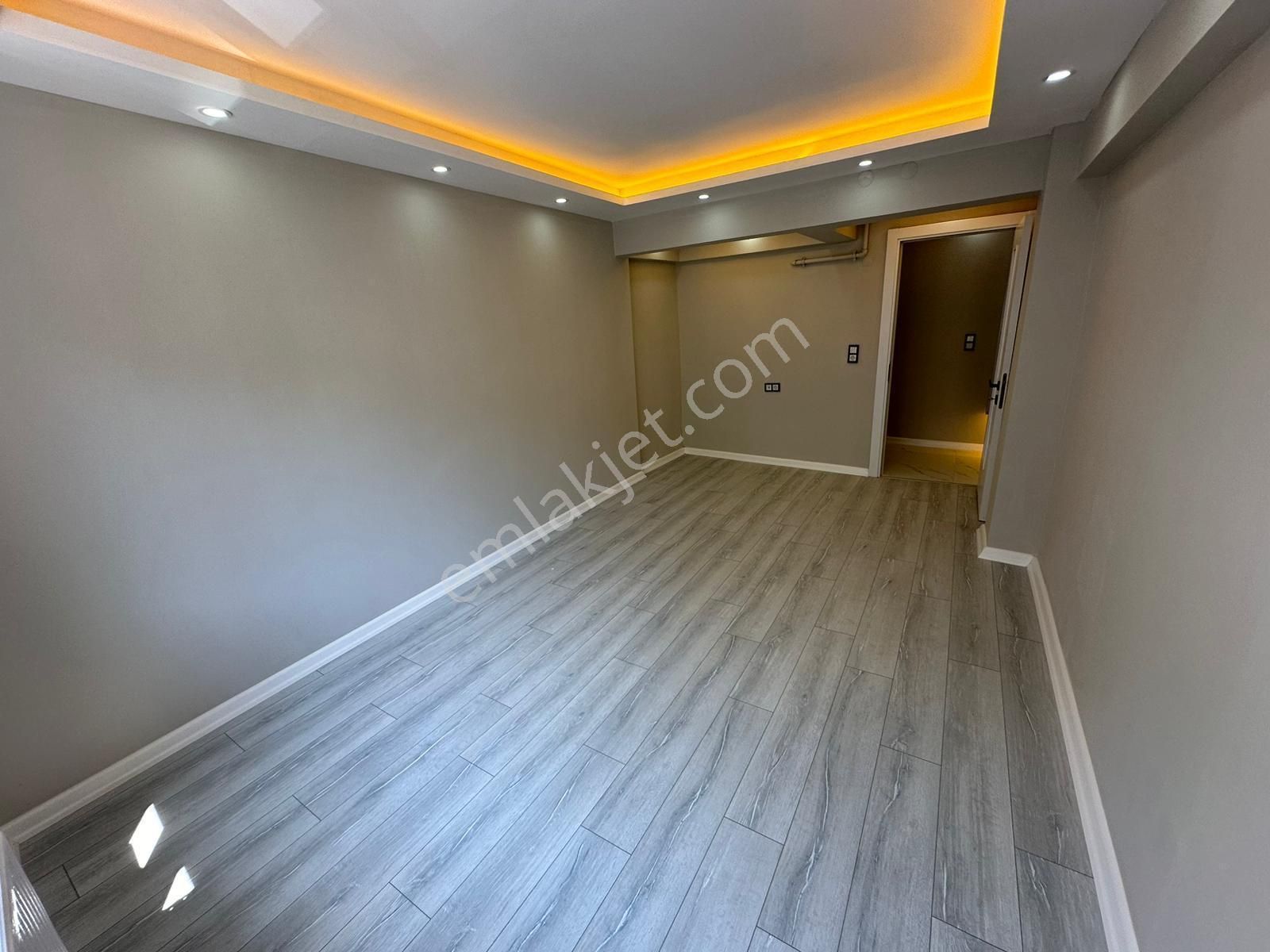 Mani̇sa yunusemre mutlu mah 3+1 135m+gi̇yi̇nme odali 3+1 135m arakat full lüx dai̇re