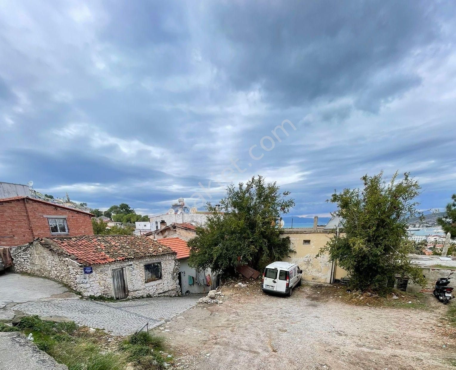 Kuşadası Alacamescit Satılık Konut İmarlı  KUŞADASI'NDA DENİZ MANZARALI İMARLI SATILIK ARSA..