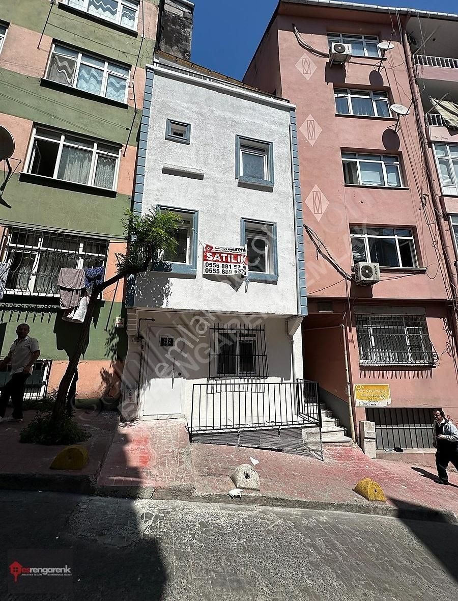 Beyoğlu Kulaksız Satılık Bina 7416 Rengarenk'ten Kasımpaşa Merkezde Müstakil Bina Fırsatı