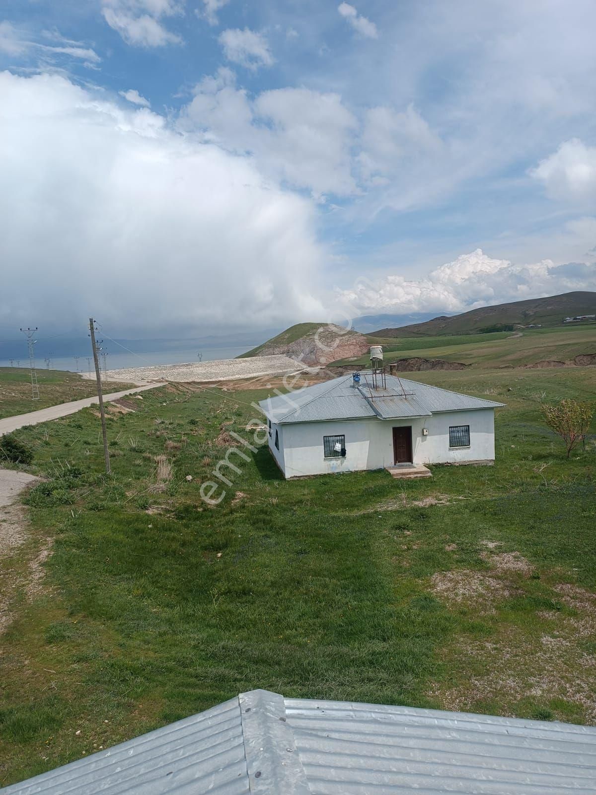 İpekyolu Yalınağaç Satılık Köy Evi müstakil ev ve arsa
