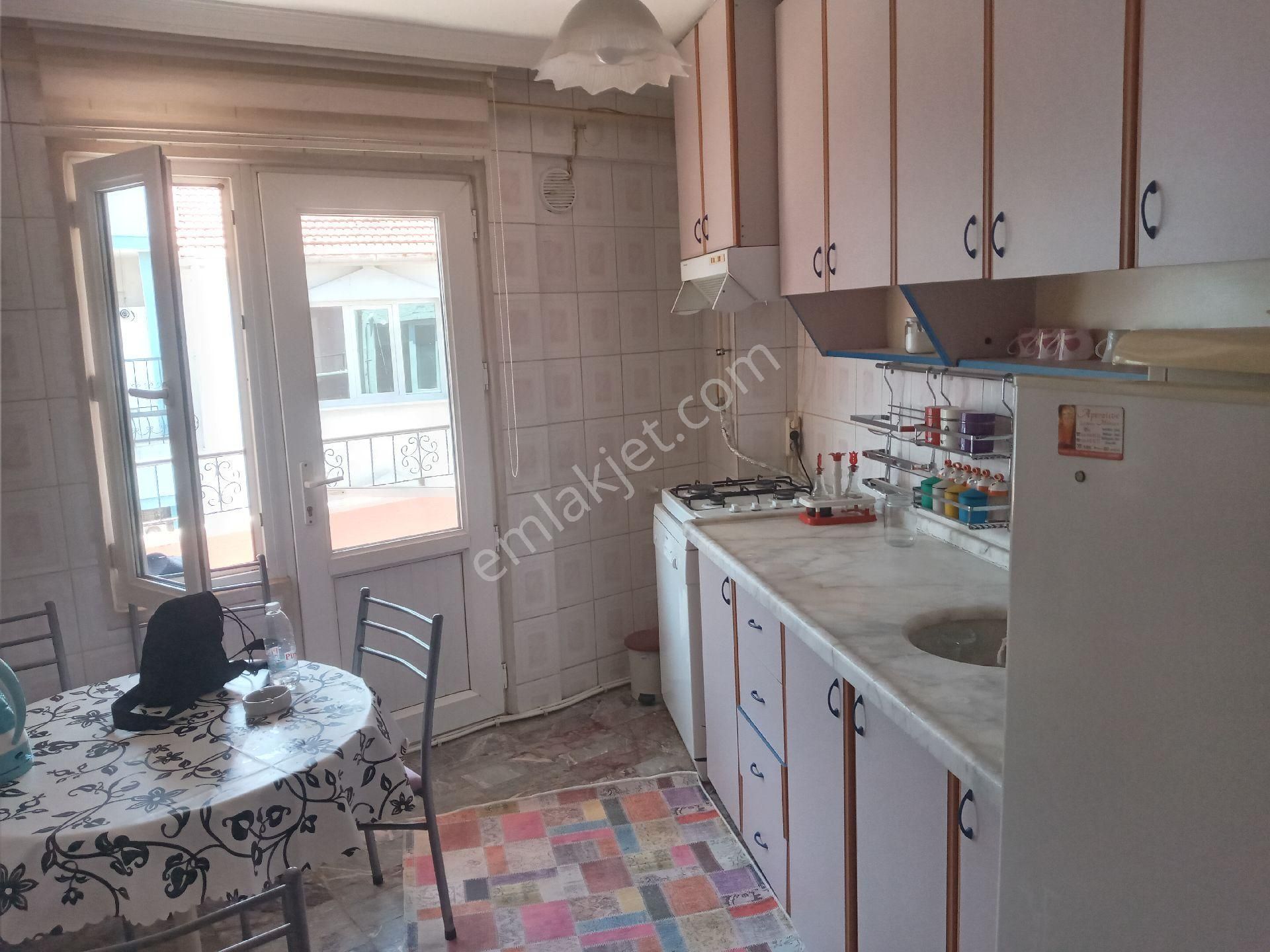 Aysu Konut Emlaktan Kiralık Full Eşyalı 3+1 Dogalgazlı Çarşı Merkezde 3. Kat