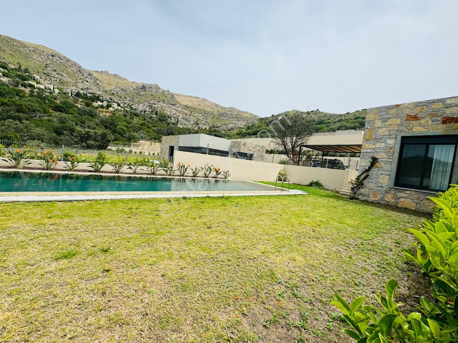 Gümüşlük'te Deniz Manzaralı Tek Katlı 3+1 Dubleks Villalar - Görsel 4