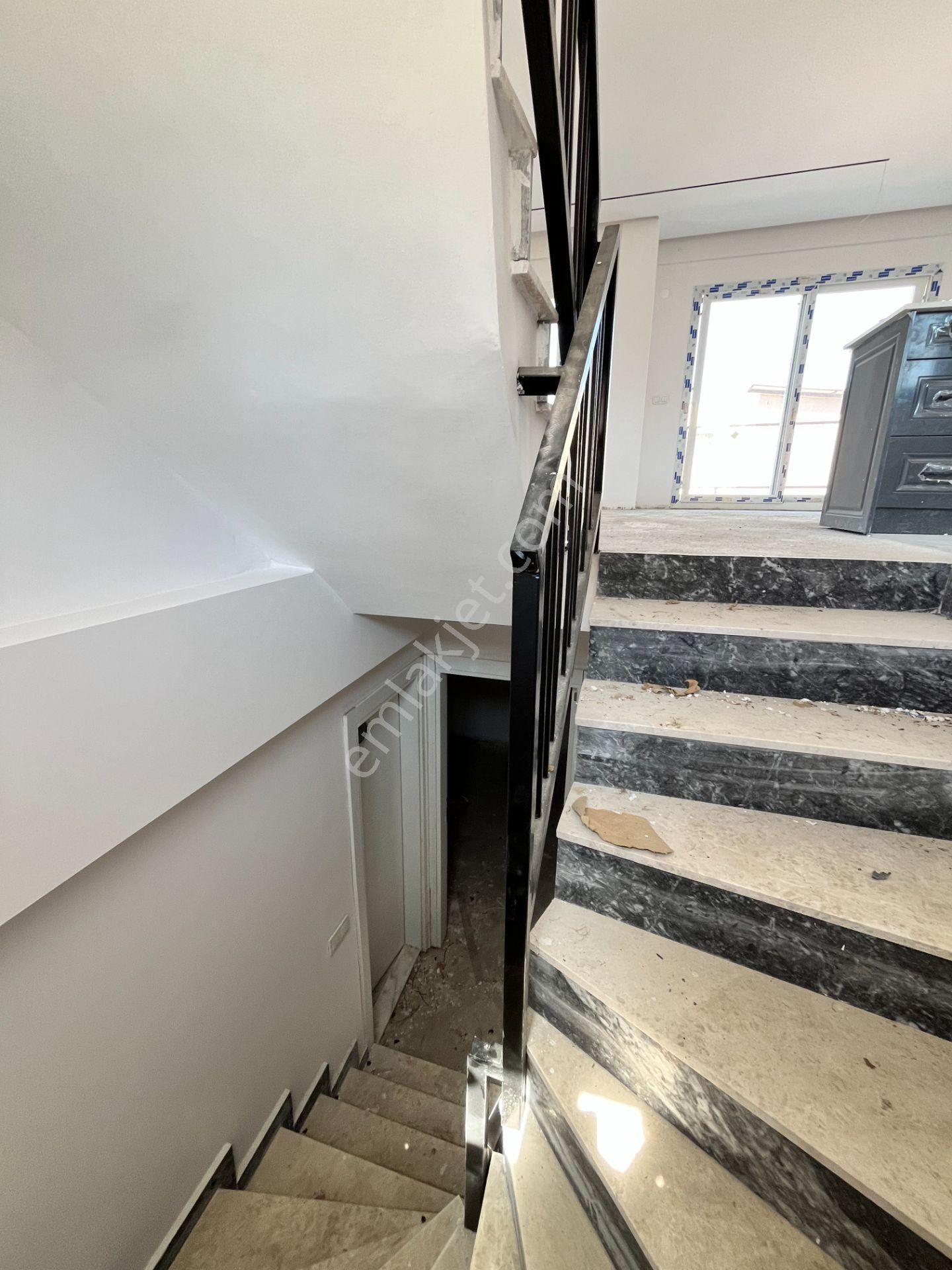 Seferihisar Çevrekent'te 5+1, 180m2 Sıfır Villa - Görsel 18