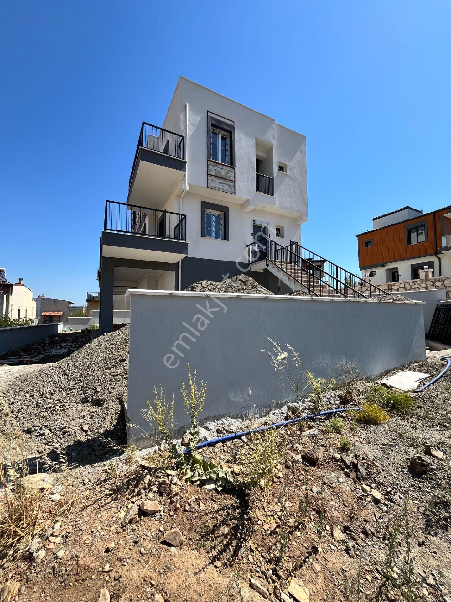 Seferihisar Çevrekent'te 5+1, 180m2 Sıfır Villa - Görsel 2