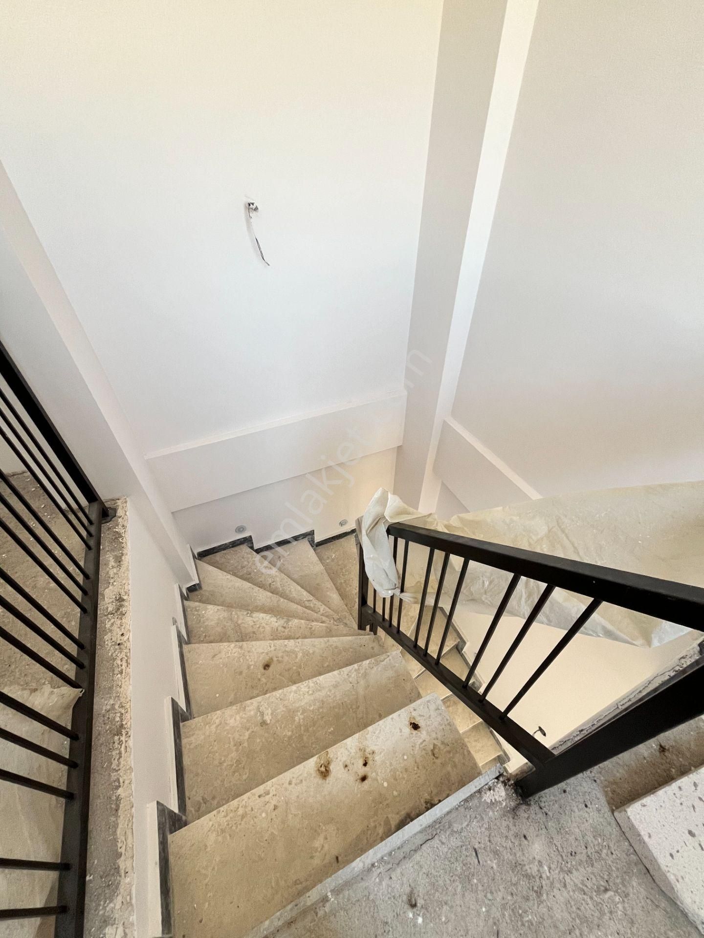 Seferihisar Çevrekent'te 5+1, 180m2 Sıfır Villa - Görsel 21