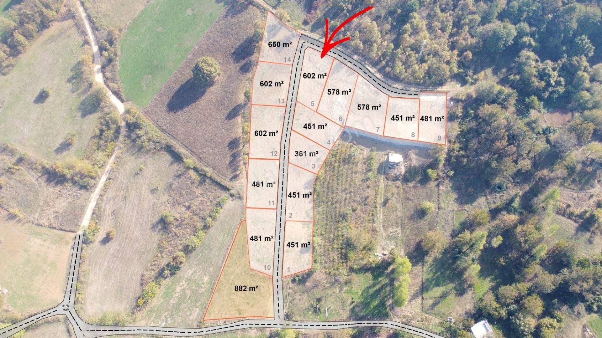 Güngörende Tek Tapu Resmi Yola Cephe Tel Örgüsü Çekili 5 Numara