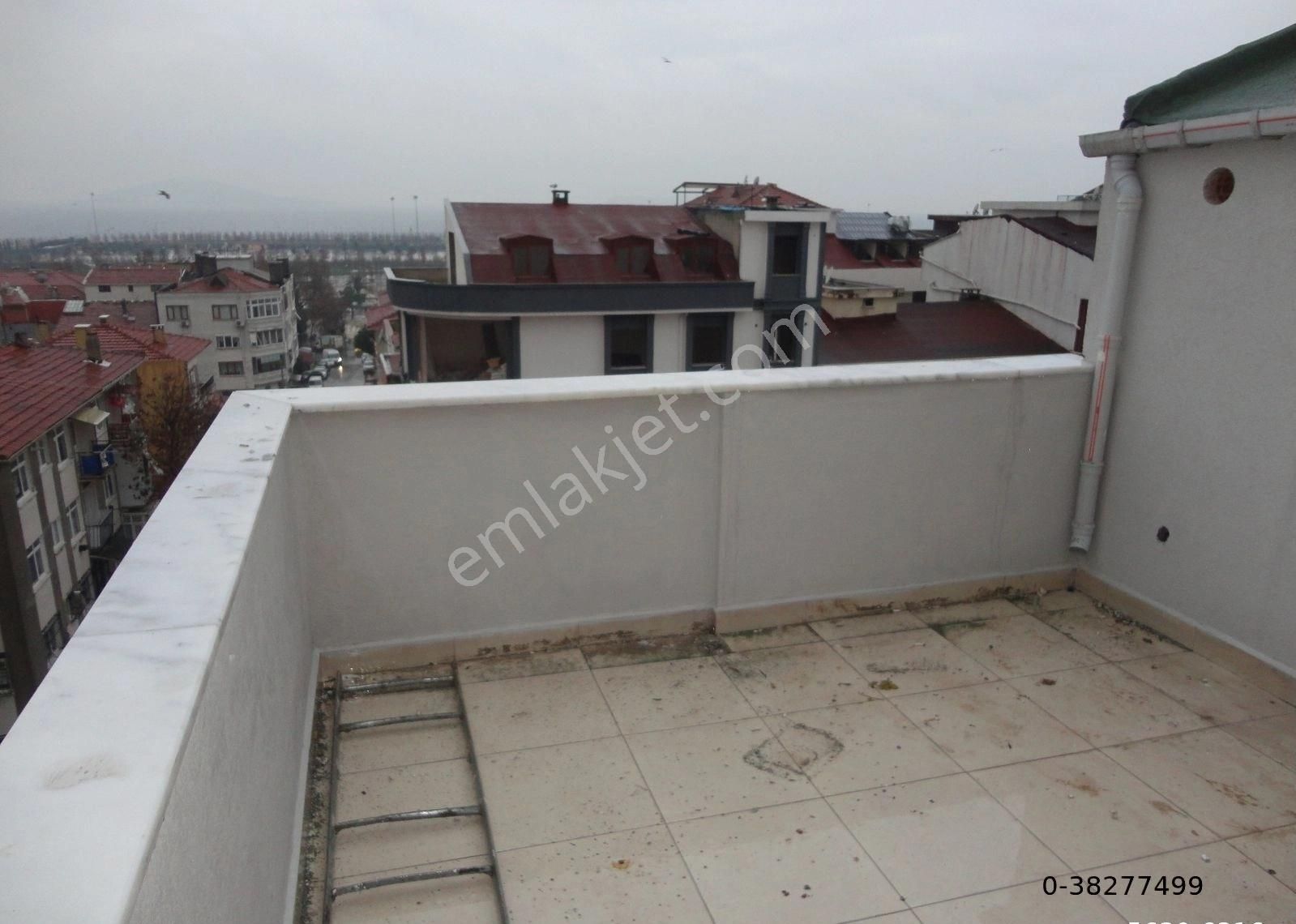 Maltepe Feyzullah Kiralık Daire MALTEPE MERKEZDE DEPREM YÖNETMELİKLİ 5.KAT ASANSÖRLÜ ÇATI KATI  TERASLI 1+1 DAİRE