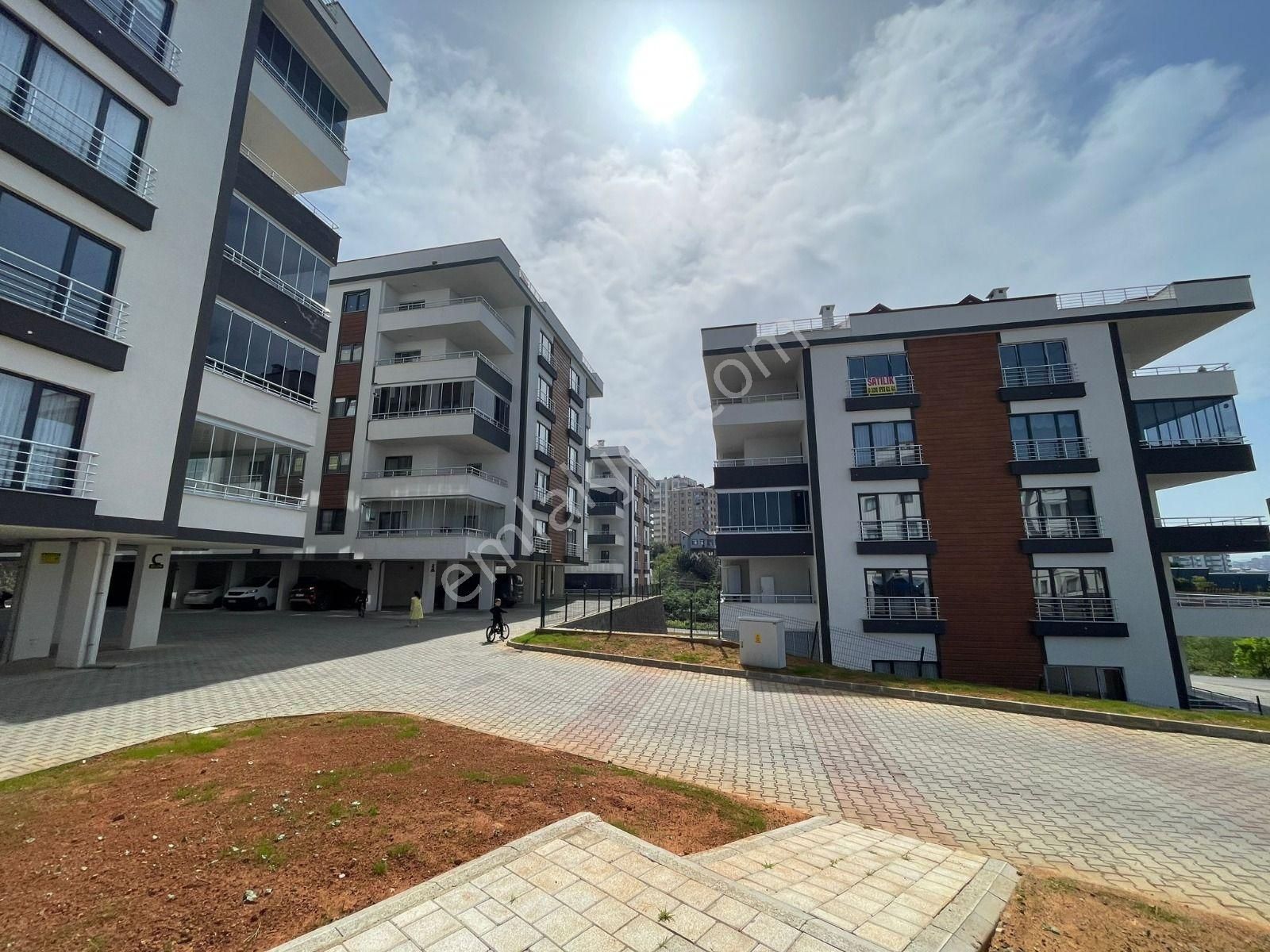 Ortahisar Üniversite Satılık Daire Site içi 3+1,4.kat 165m2 masrafsız ve 1 yıllık daire