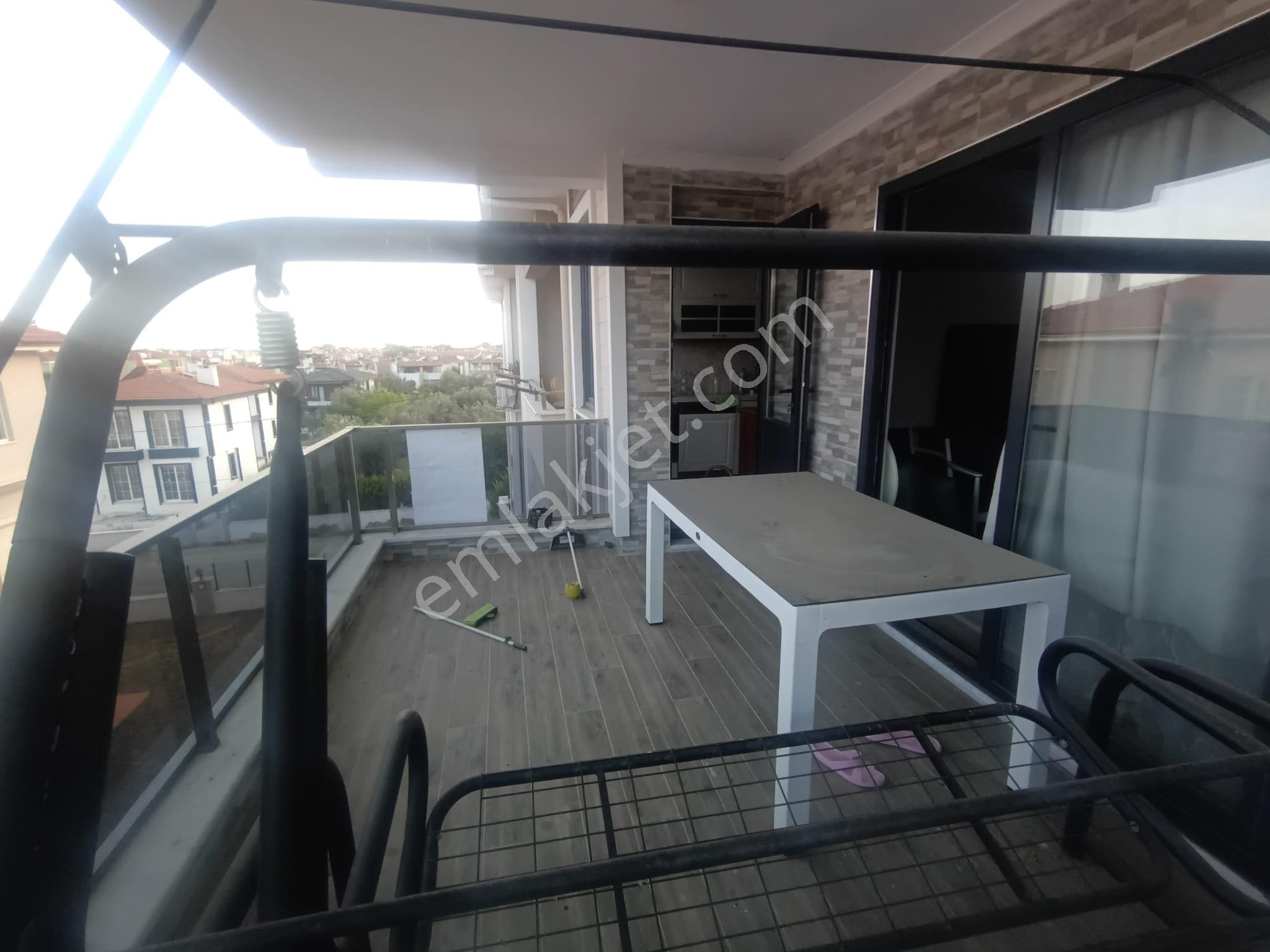 Edremit Altınoluk Satılık Daire  ALTINOLUK'TA SİTE İÇİ 2+1 AYRI MUTFAK GENİŞ BALKON SATILIK DAİRE