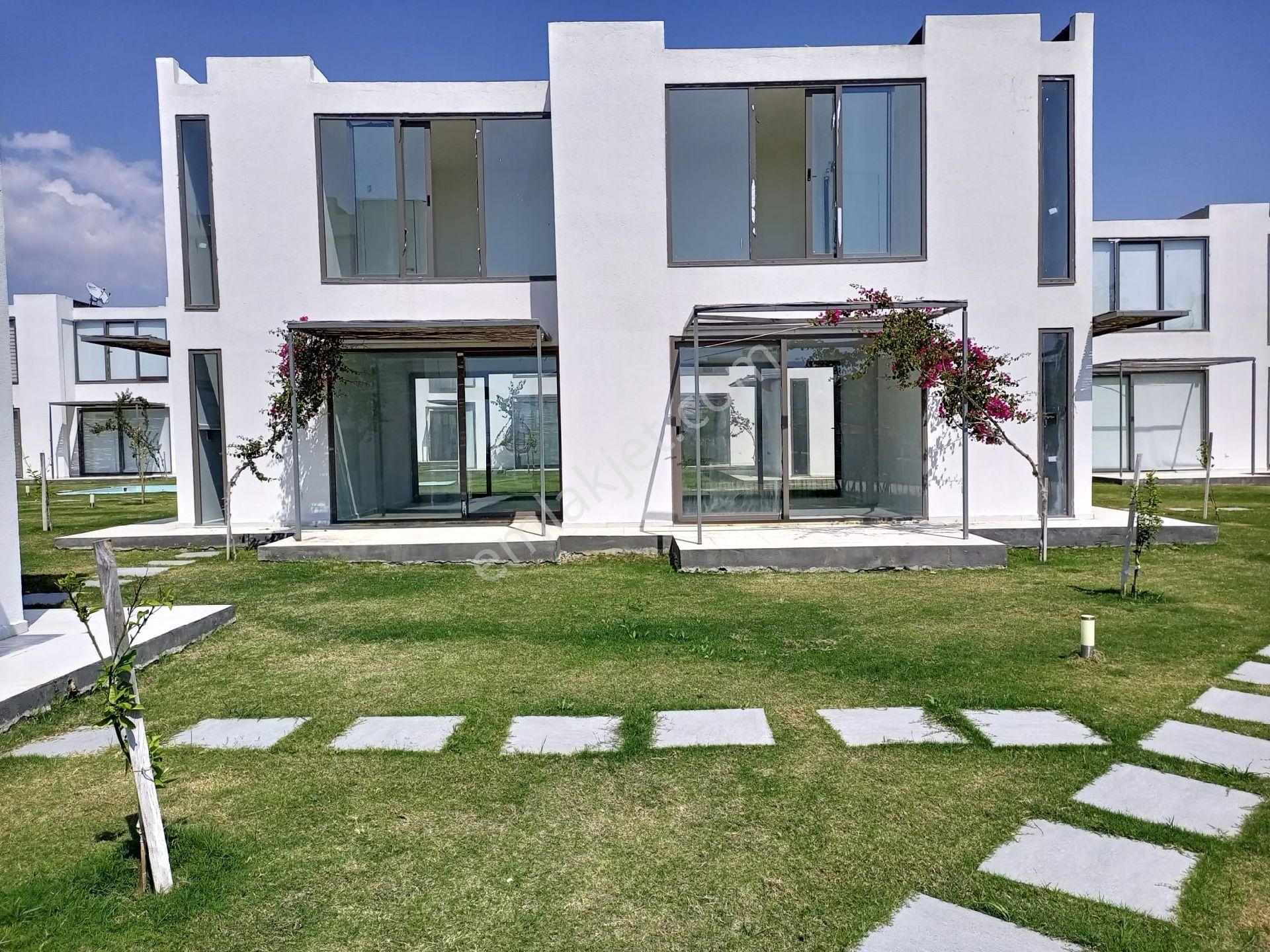 Milas Ören Satılık Villa SATILIK Denize sıfır site içerisinde villa