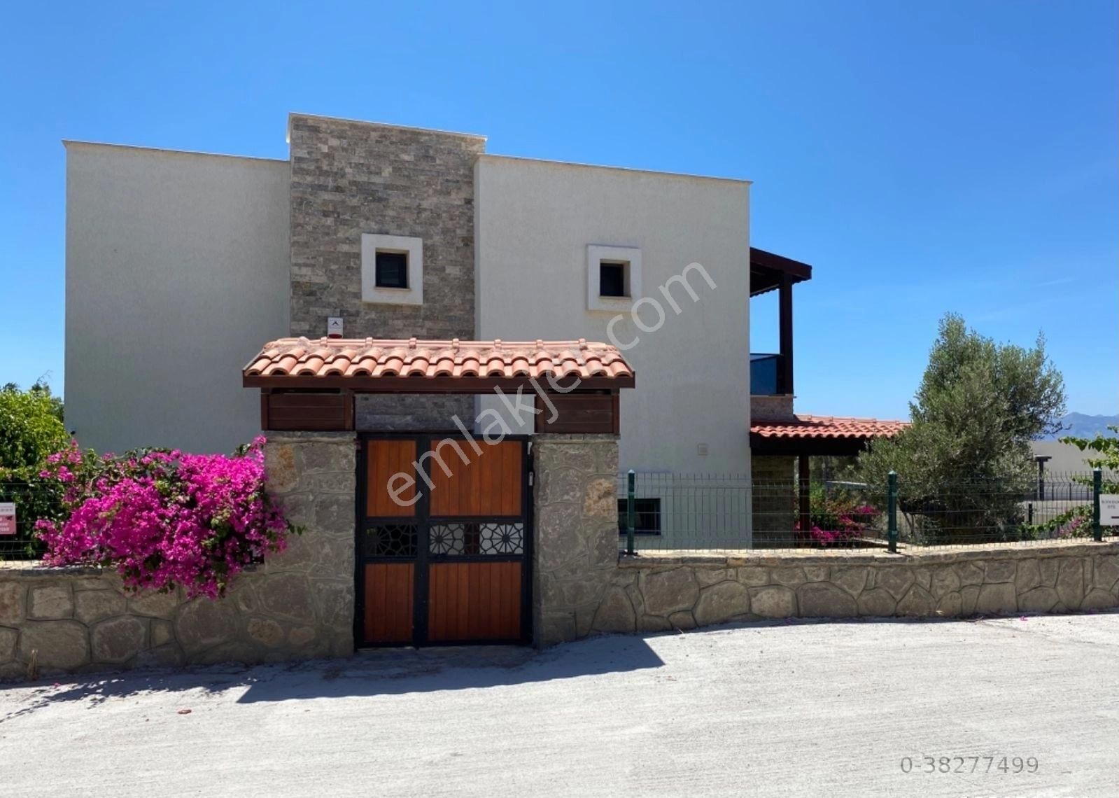 Bodrum Koyunbaba Satılık Villa Gümüşlükde Tam Mustakil Havuzlu 3+1 Modern Villa