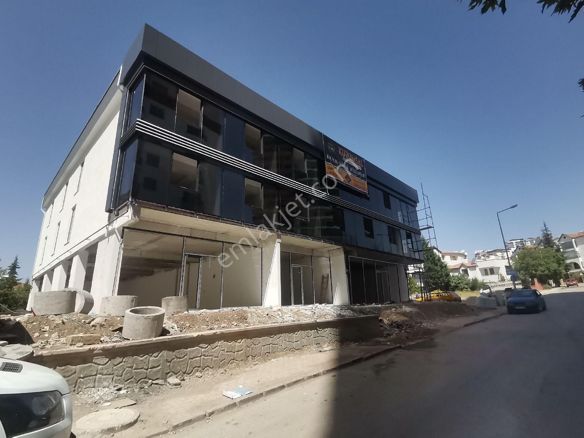 Elazığ Merkez Cumhuriyet Kiralık Ofis KING HOUSE KURUMSALDAN KİRALIK İŞ YERİ OFİSLER