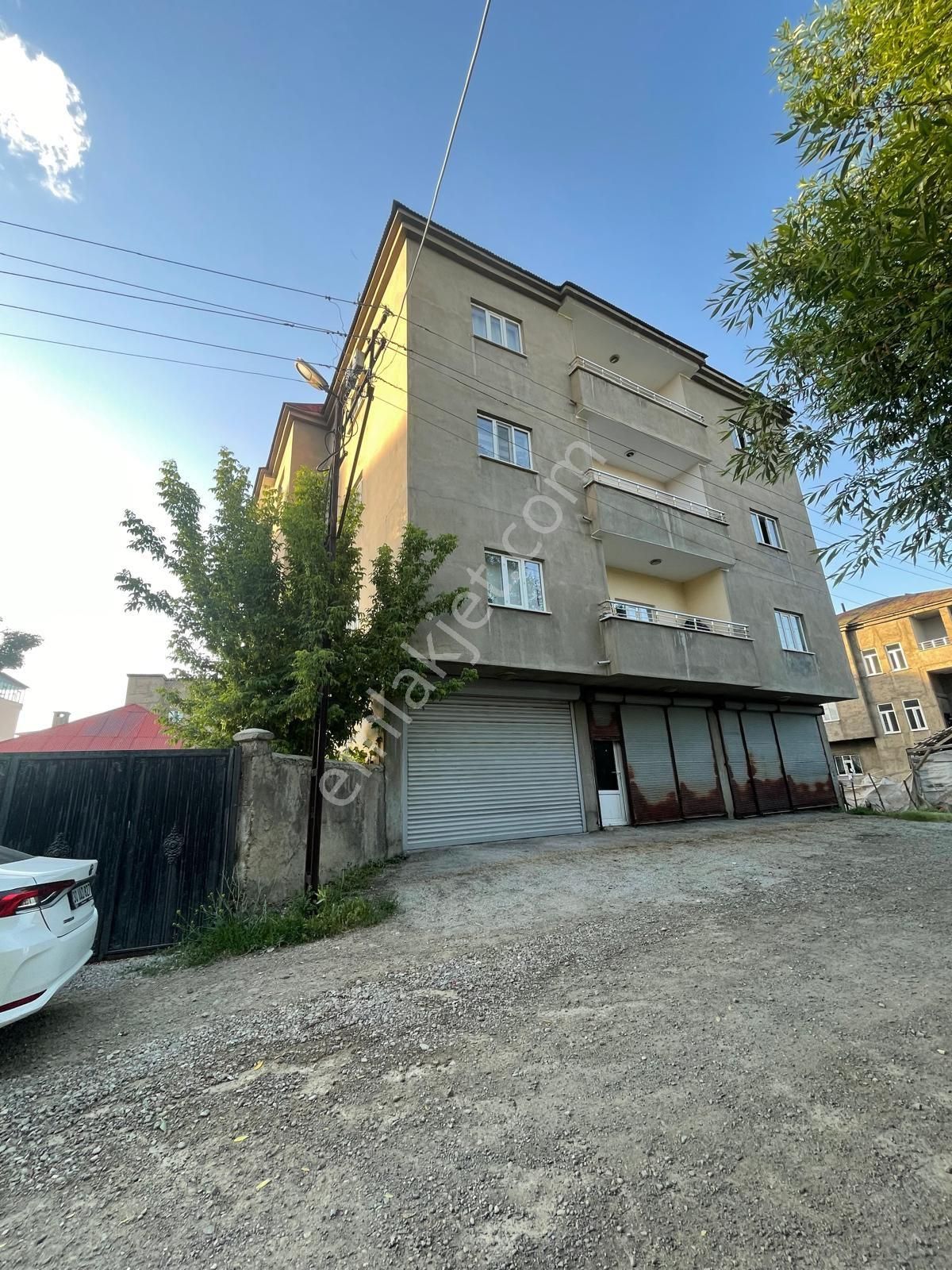 Yüksekova Yeni Satılık Bina satılık 4 katlı bina ve müstakil ev 